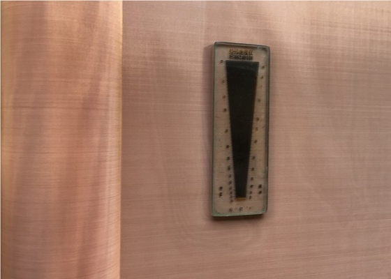 주문을 받아서 만들어지는 길쌈된 빨간 구리 철망사 피복 정연한 구멍 크기